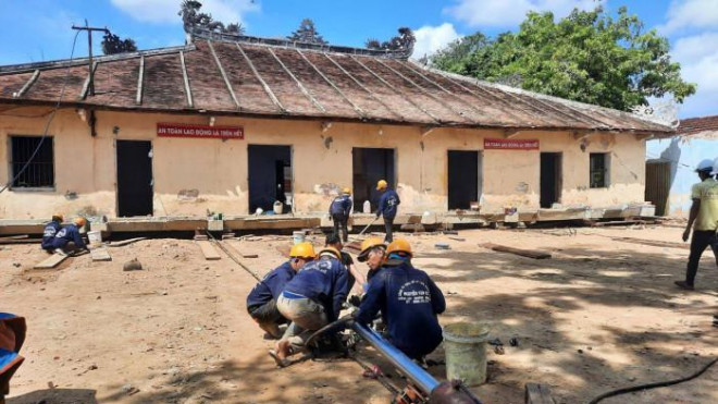 “Thần đèn” bật mí chiêu chuyển dịch chính điện ngôi chùa 1.000 tấn ở Huế